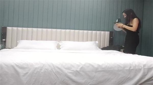 寻花-土豪高价约炮黑丝高跟极品骚女，颜值爆表任你玩弄！