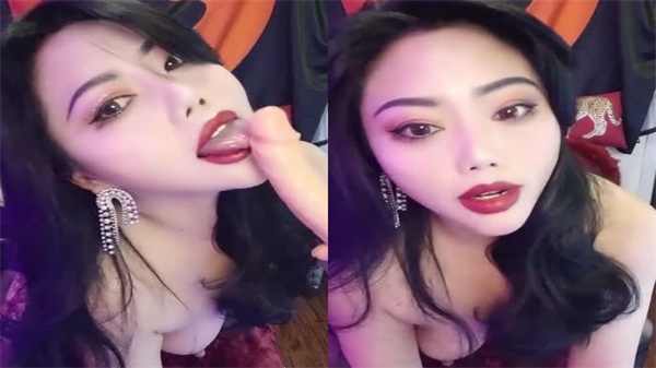 夜夫人：风韵犹存美少妇骚浪自慰，嫩穴狂插喷水不停！